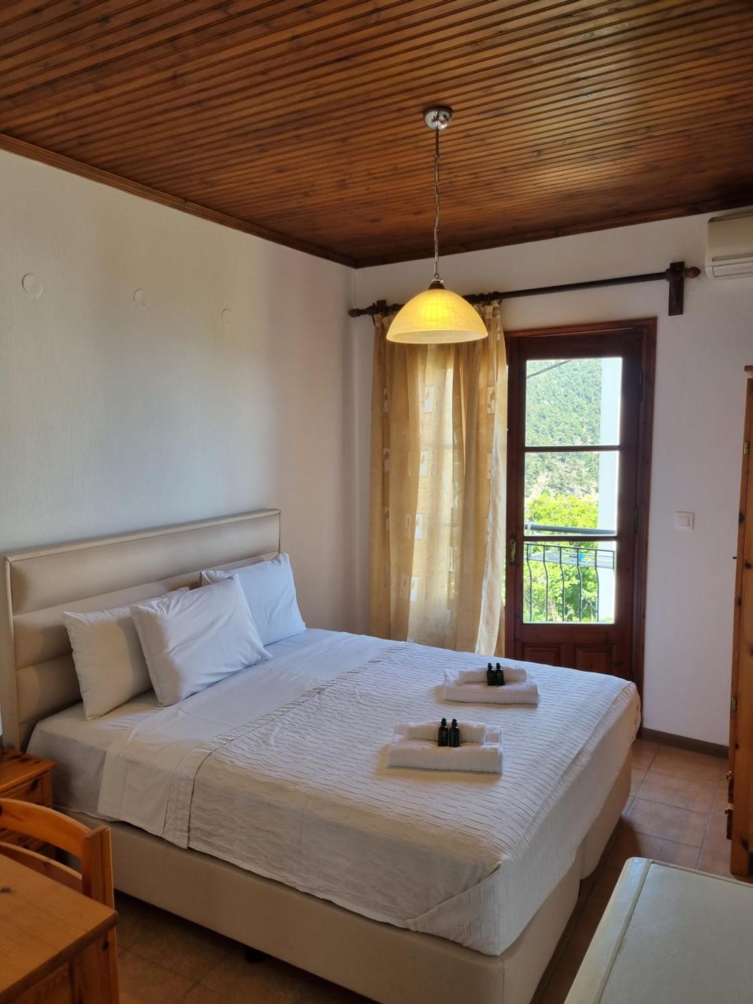 Zeus Guesthouse Panagia  Extérieur photo